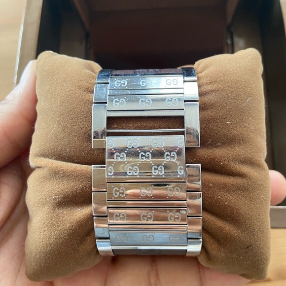 GUCCI TWIRL LEATHER WATCH - Picture 3 of 5